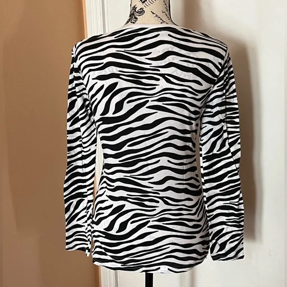 Ladies Zebra Fashion Set (4) Piece: Top, Skirt, Pocketbook & Lanyard 🦓 - Picture 8 of 16